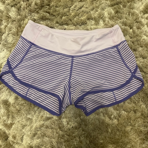 Women’s Lululemon Shorts Size 4 - Picture 2 of 3